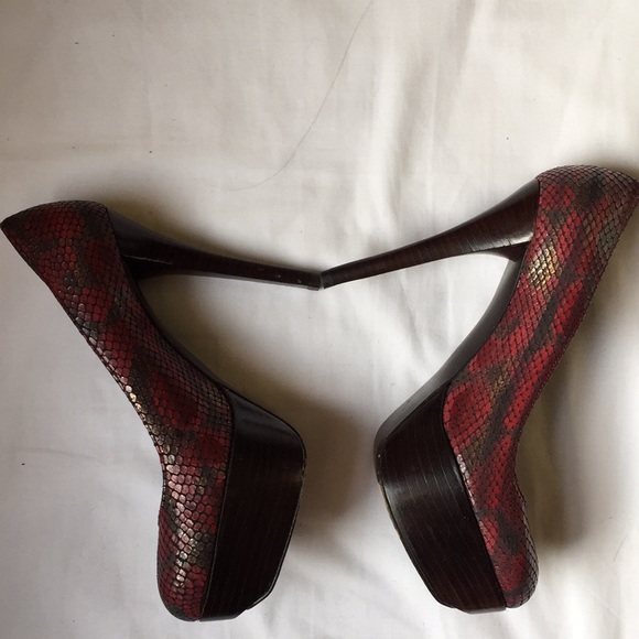 Stuart Weitzman Red Snake Leather Platform Heels - Picture 2 of 5